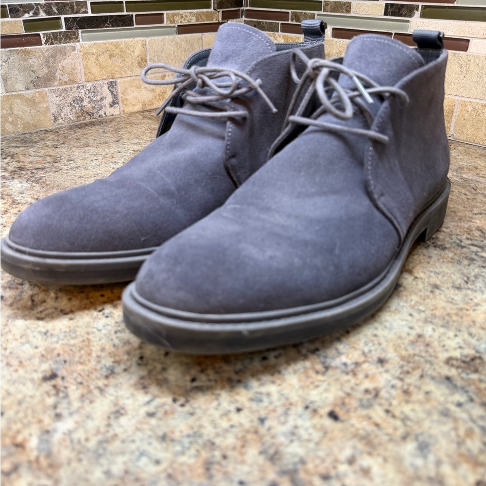 Men's Calvin Klein Gray Suede Chukka Boots Size 9